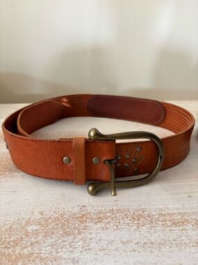 Linea Pelle Collection Luggage Brown Leather Belt w Brass Grommet Detail Medium